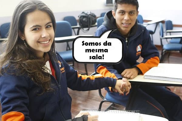 namorados da mesma sala de aula na escola